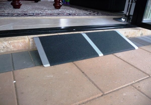 Non slip threshold ramp